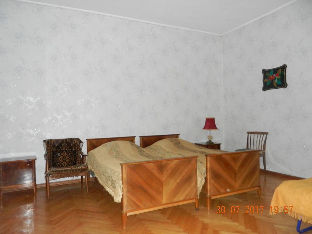 Marina Chartolani'S Guest House Mestia Ngoại thất bức ảnh
