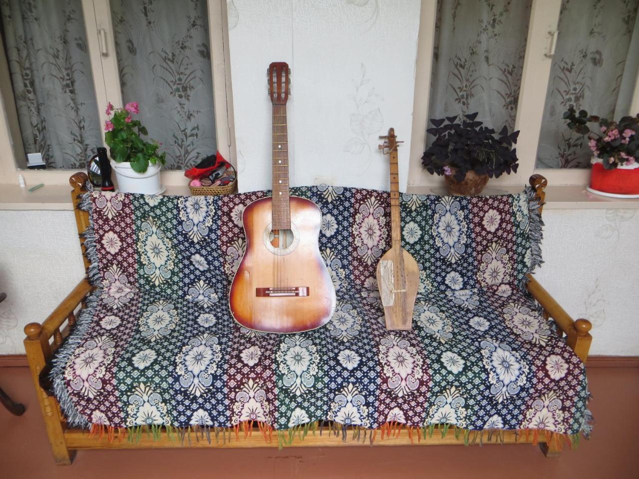 Marina Chartolani'S Guest House Mestia Ngoại thất bức ảnh