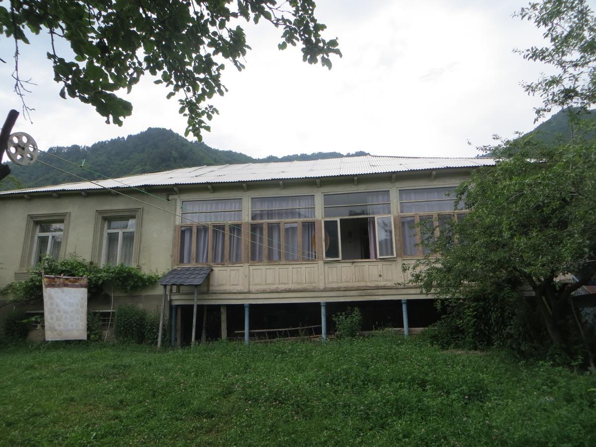 Marina Chartolani'S Guest House Mestia Ngoại thất bức ảnh