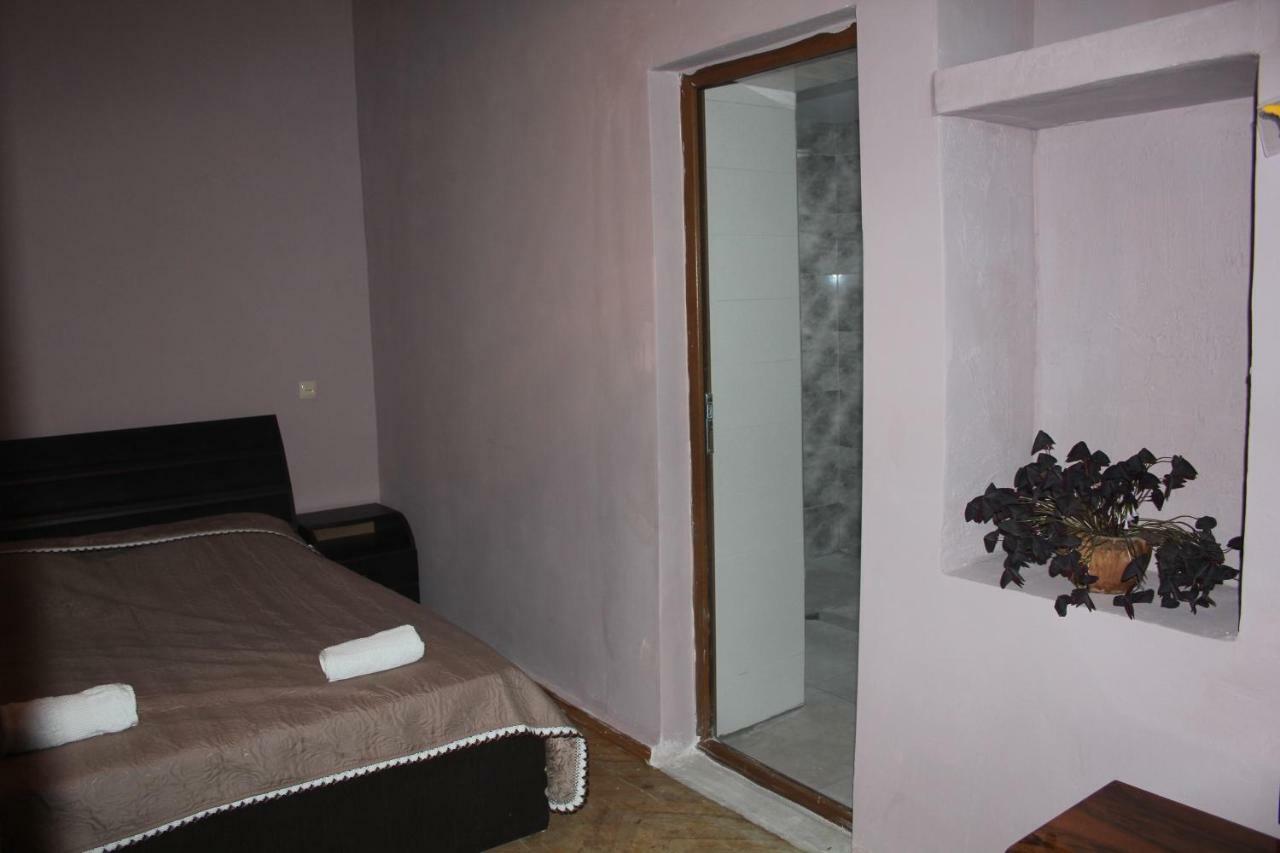 Marina Chartolani'S Guest House Mestia Ngoại thất bức ảnh