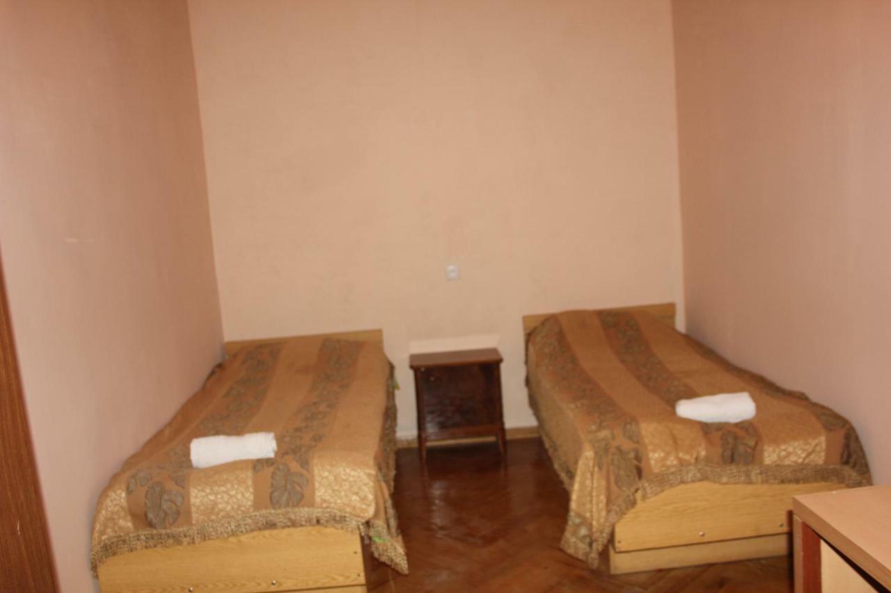 Marina Chartolani'S Guest House Mestia Ngoại thất bức ảnh